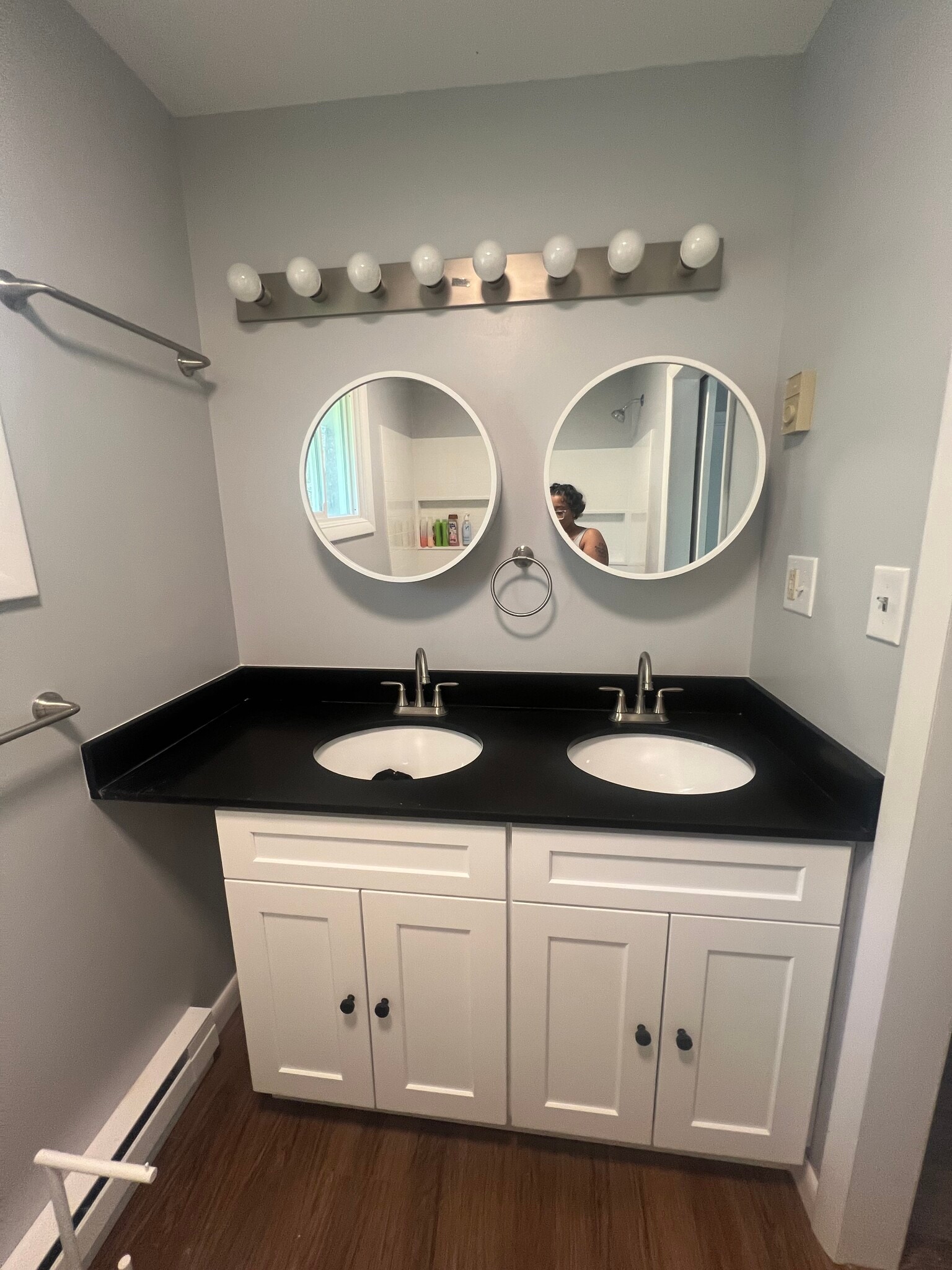 Main bath - 1010 Eisenhower Way
