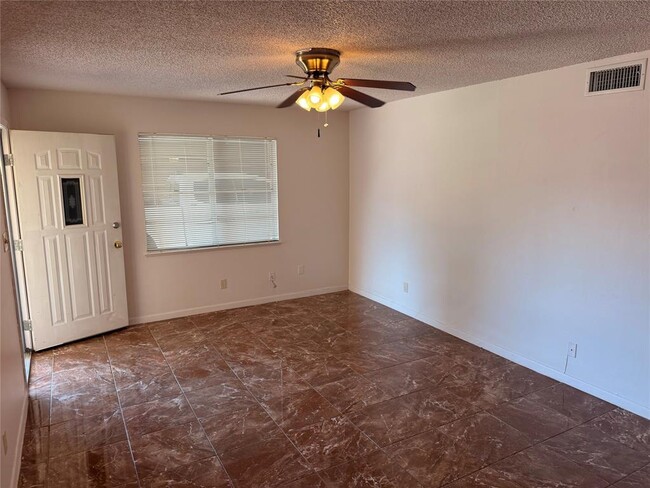 Building Photo - 7406 Southgate Ln