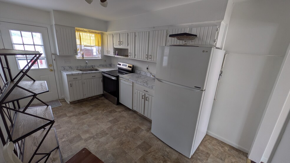 Building Photo - 36 Madison Ln