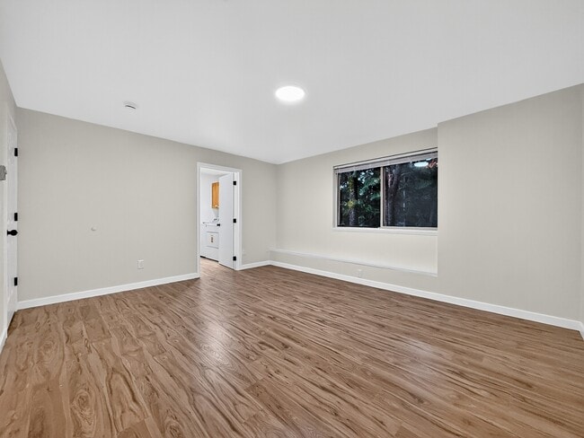 Building Photo - 5502 NE 10th St