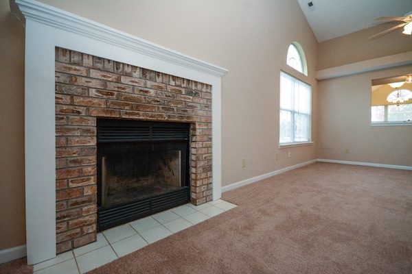 Family Room - 582 Redfox Ct N