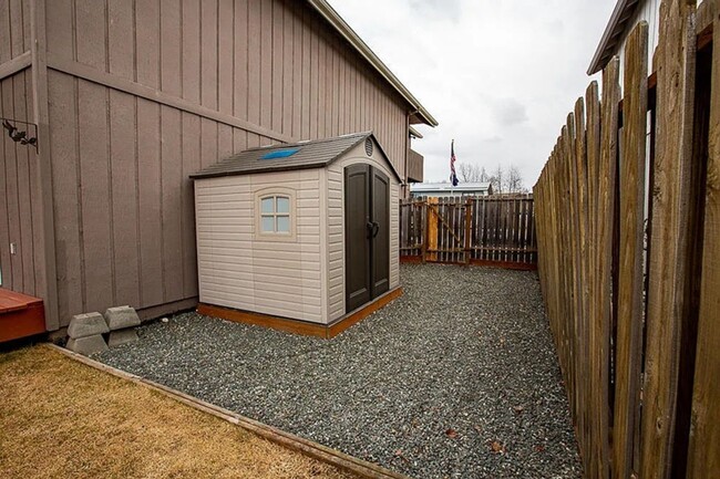 Building Photo - Beautiful South Anchorage Home