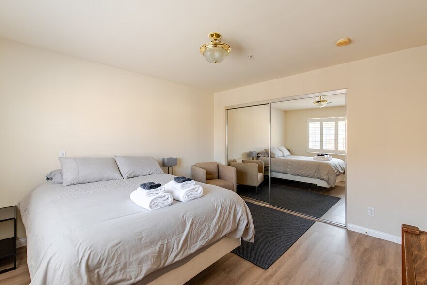 Building Photo - 199 N Lincoln Ave