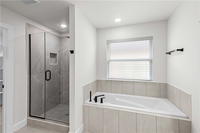 Building Photo - 701 Bronco St