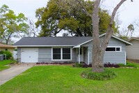 Building Photo - 107 Palm Ln