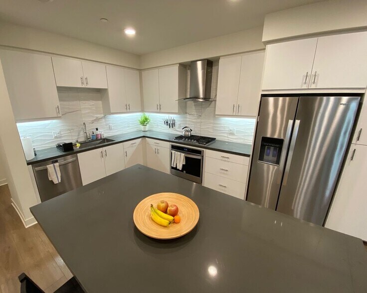 Primary Photo - 1228 Nolita