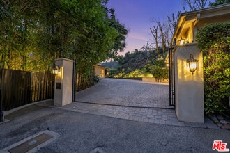Building Photo - 1457 Claridge Dr