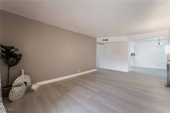 Building Photo - 3151 N Soaring Gulls Dr
