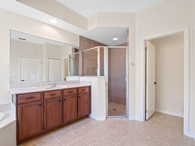 Building Photo - Spacious 4-Bedroom Pool Home with 3 Full B...