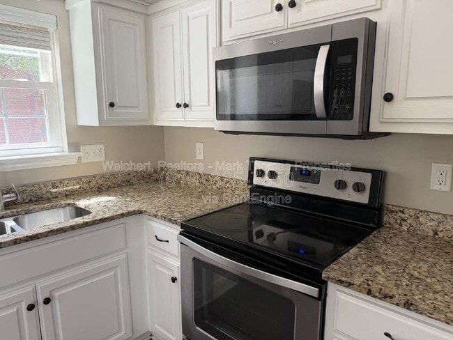 Building Photo - 208 Bridgefield Pl