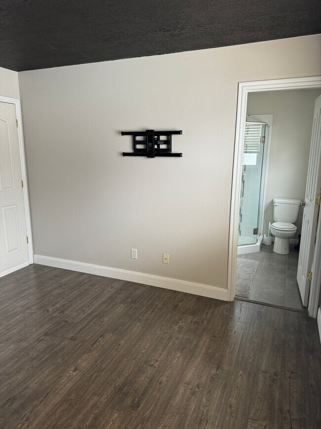 Building Photo - 2532 Hillside Village Ct