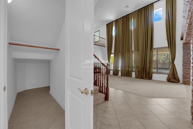 Building Photo - 8445 Cambrils Ave