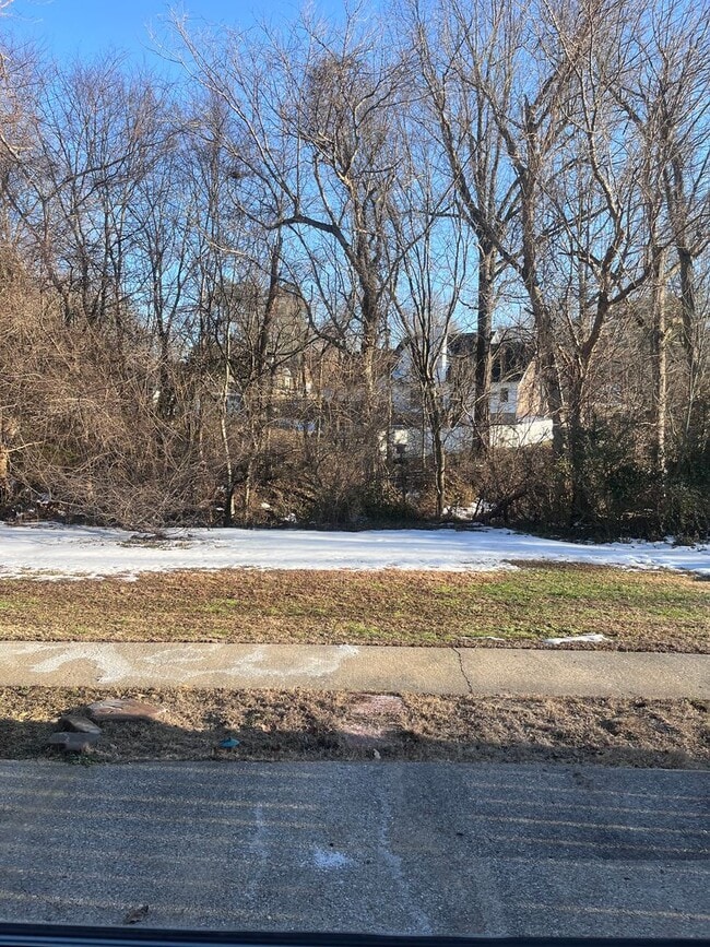 Building Photo - Lovelaceville Road