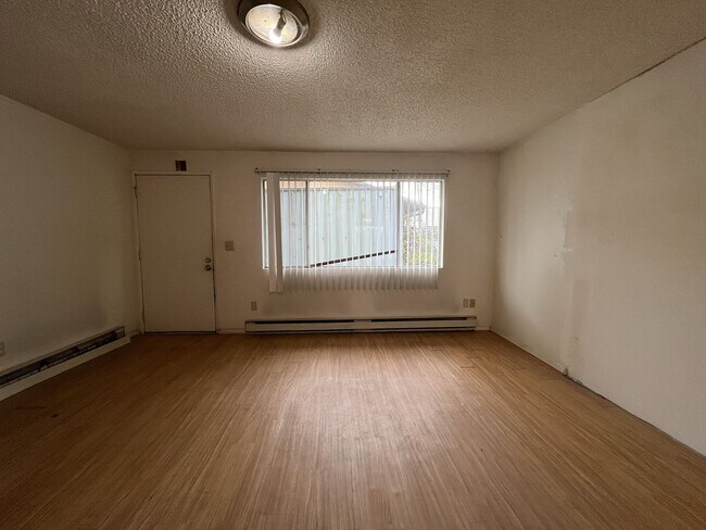 Building Photo - CCO867