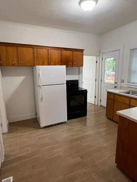 Building Photo - 142 Gallup St