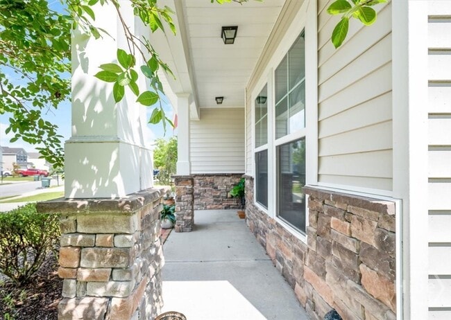 Building Photo - 270 Willow Point Cir