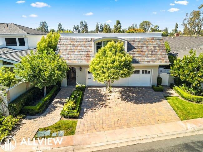 Building Photo - Stunning 3 Bedroom + Bonus Room 3.5 Bath A...