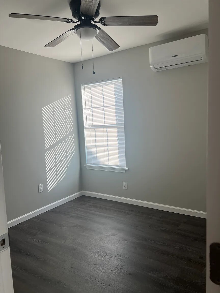 Building Photo - 348 Elm St