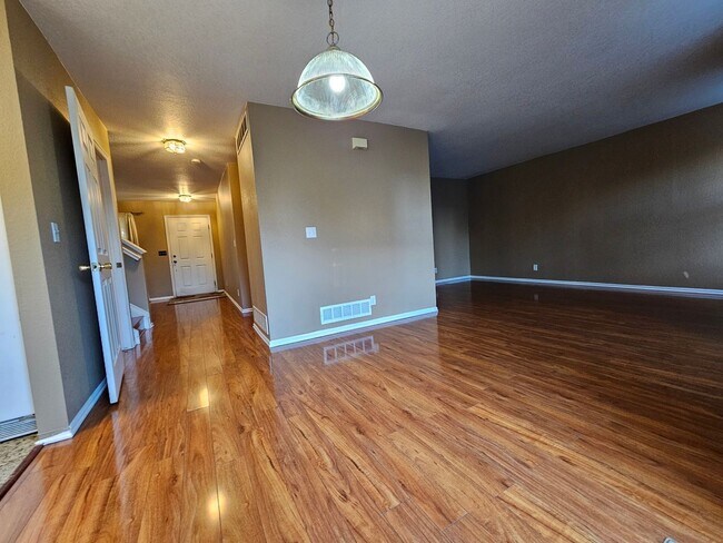 Building Photo - Fabulous 4 Bed Home Near Buckley Space Force Base