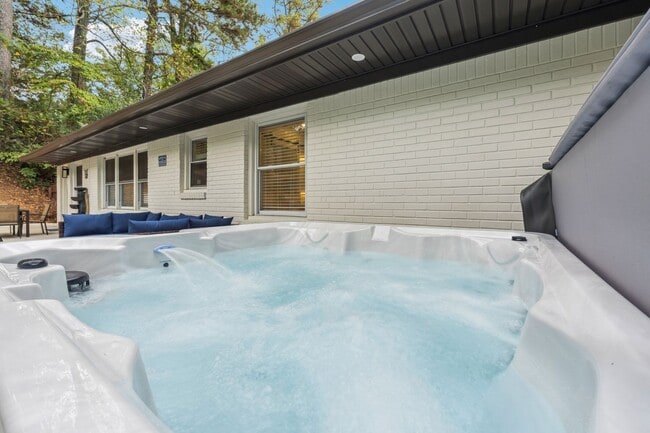 Building Photo - NEW! Fully Furnished Atlanta Oasis - Upsca...