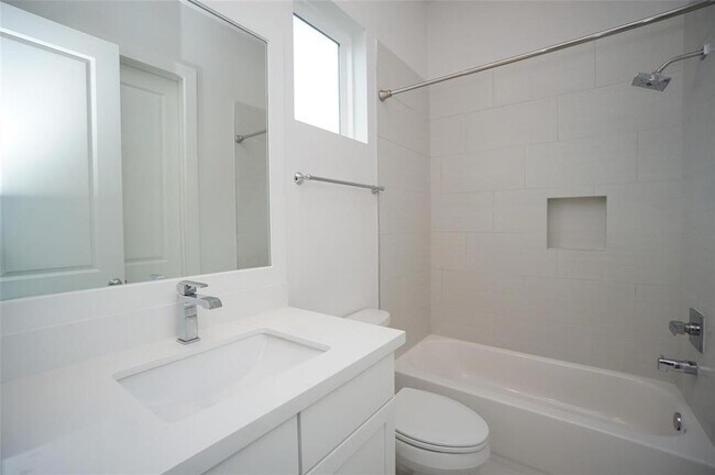 Building Photo - 1515 Weber St