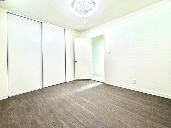 Building Photo - 15560 Calgary St