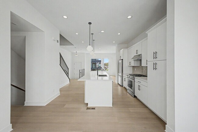 Building Photo - 707 Saddle Dr