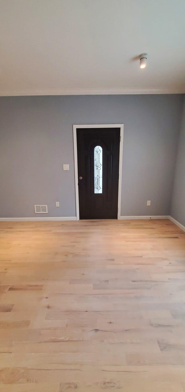 Building Photo - 220 WILLIAM St