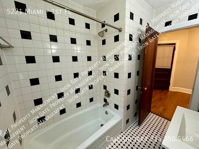 Building Photo - Charming 1-Bedroom Apartment in North Hampton