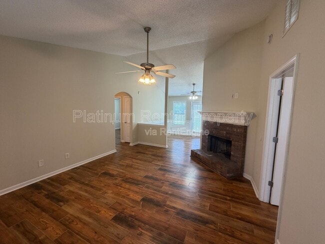 Building Photo - 105 Platte St