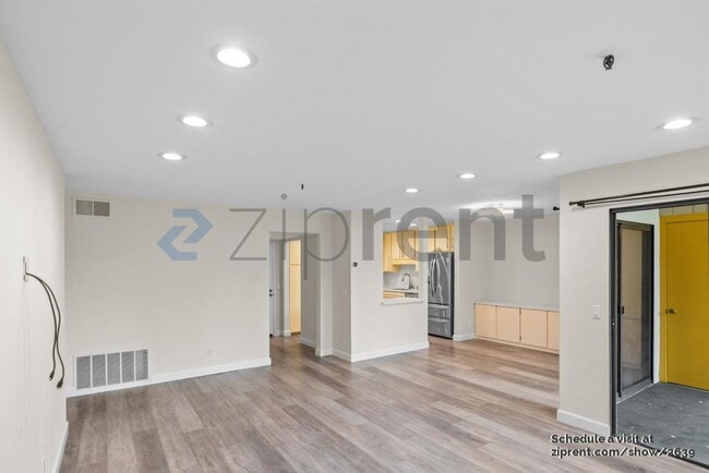 Building Photo - 49 Showers Dr