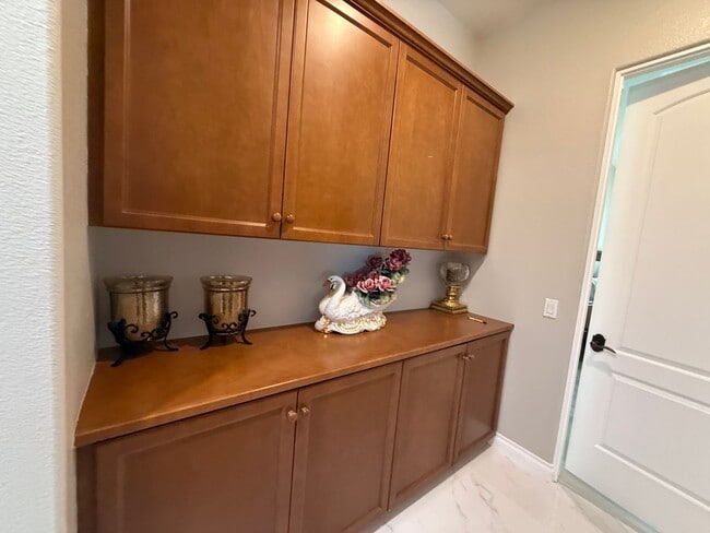 Building Photo - Stonebrook Estates-3 Bedrooms, 3351 SQFT of Luxury & Entertainment