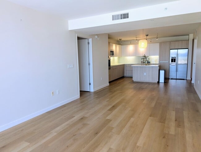Building Photo - Sweeping Ocean Views at Symphony, 2 Bed, 2...