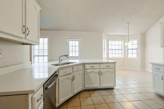 Building Photo - 3811 Westridge Dr