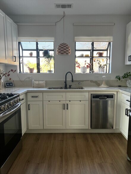 Kitchen - 912 Sanborn Ave