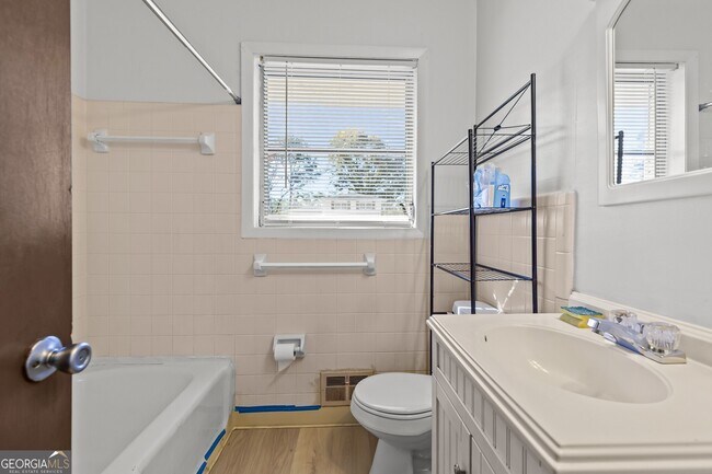 Building Photo - 4010 Emerald Lake Dr