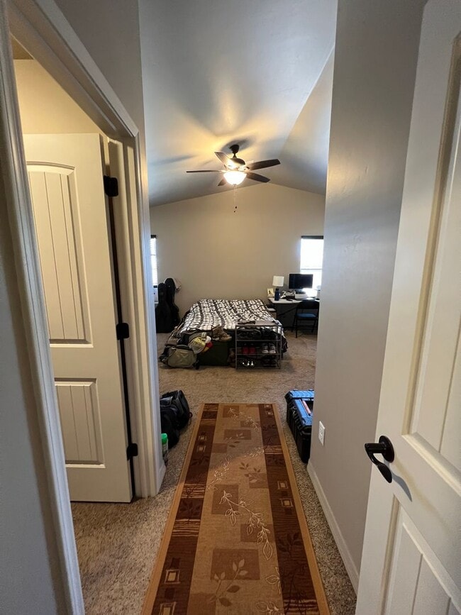 Building Photo - SOLAR HOME!!