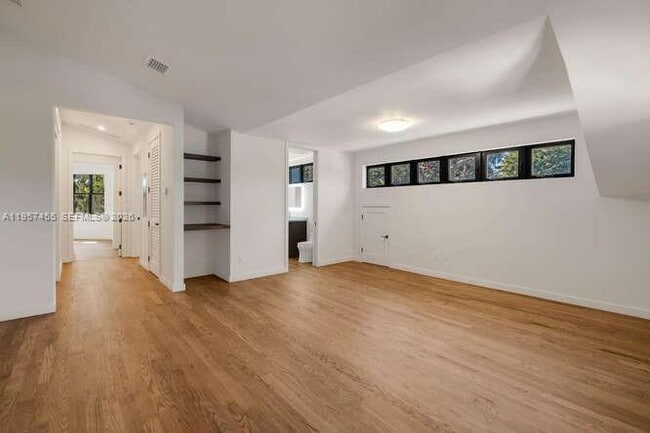 Building Photo - 2330 Overbrook St