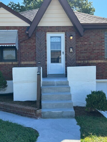 Front - 3014 Maywood Ave