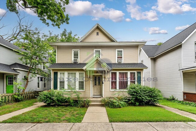 Building Photo - 636 Livingston Ave NE