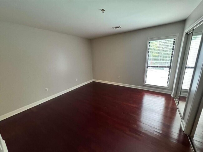 Building Photo - 3201 Lenox Rd NE