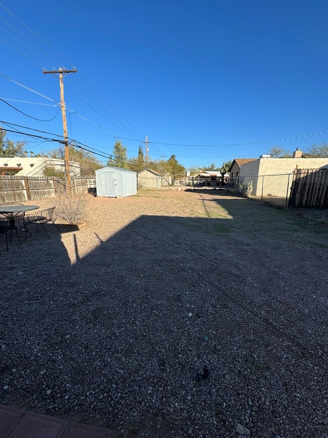 Building Photo - 239 S Cherry Ave