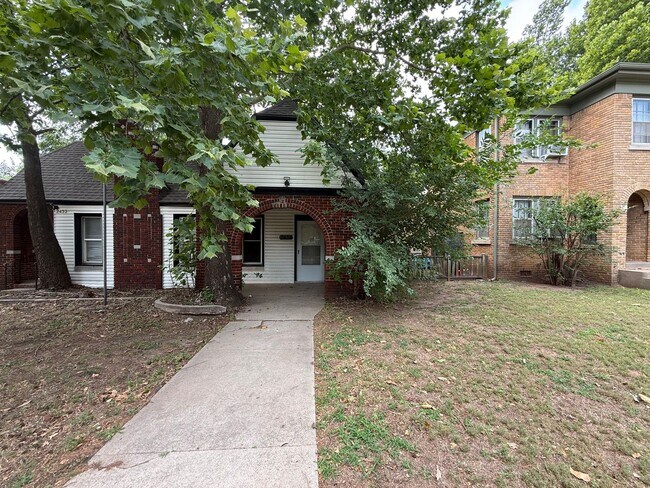Building Photo - 2434 NW 12th - Duplex