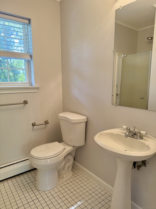Building Photo - 216 Castlewood