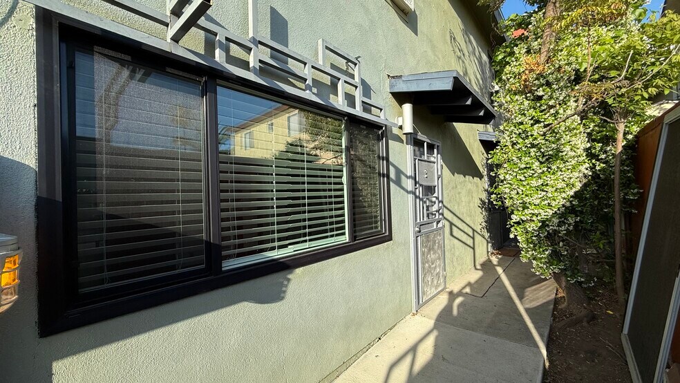 Unit 2 townhouse front door - 1320 Mohawk St