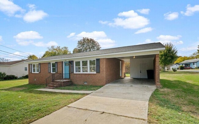 Building Photo - Well maintained 3 bedroom home!