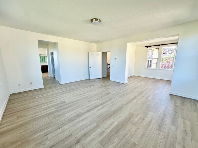 Building Photo - 1976 Lakota St