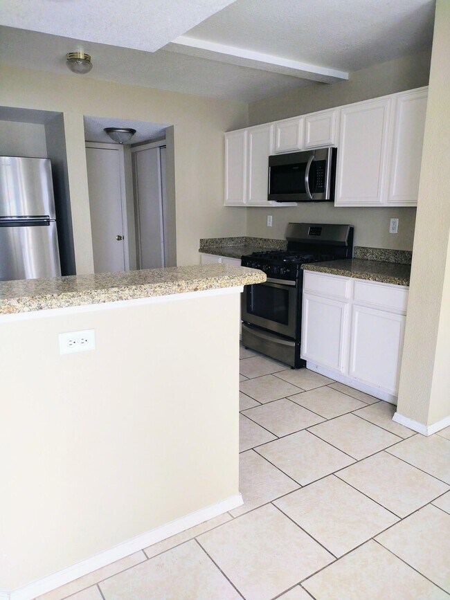 Building Photo - 4480 Loma Diamante Dr