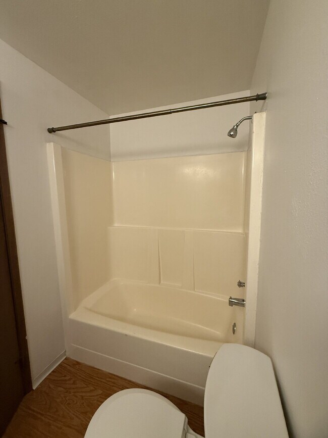 Building Photo - Hidden Gem in Auburn Available Now!