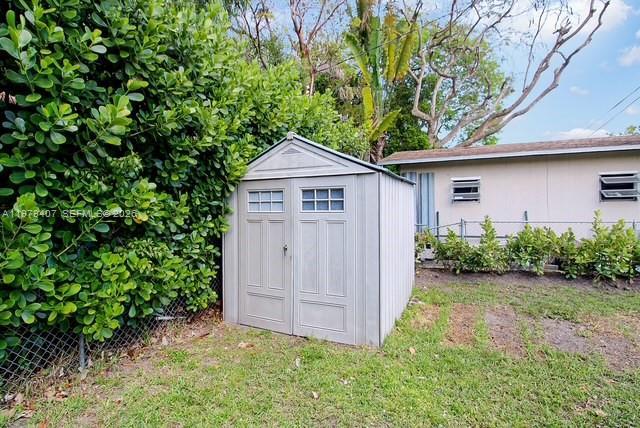 Building Photo - 7325 SW 98th Ct